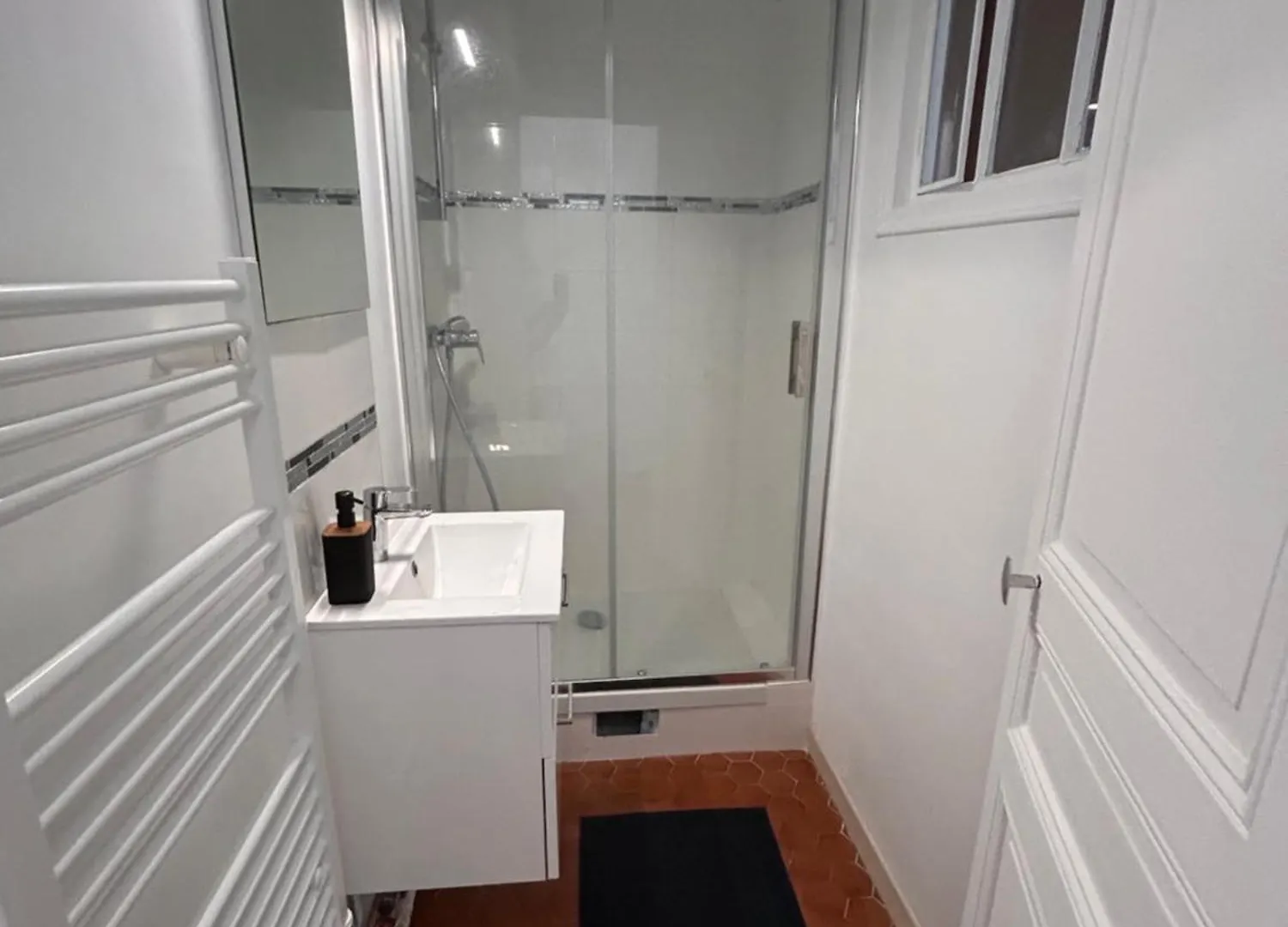 Renovated Flat Near Tour Eiffel Appartement Parijs