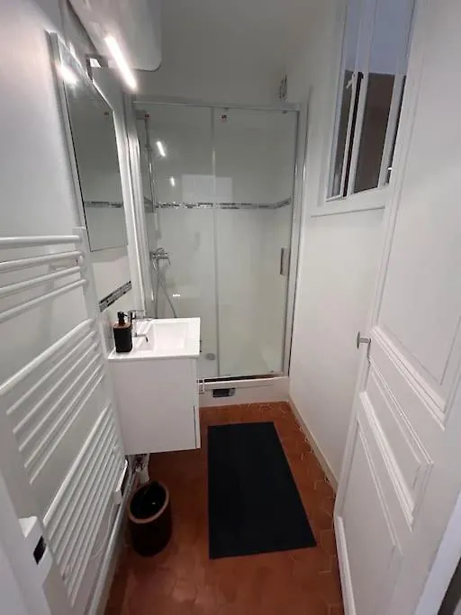 Renovated Flat Near Tour Eiffel Appartement Parijs