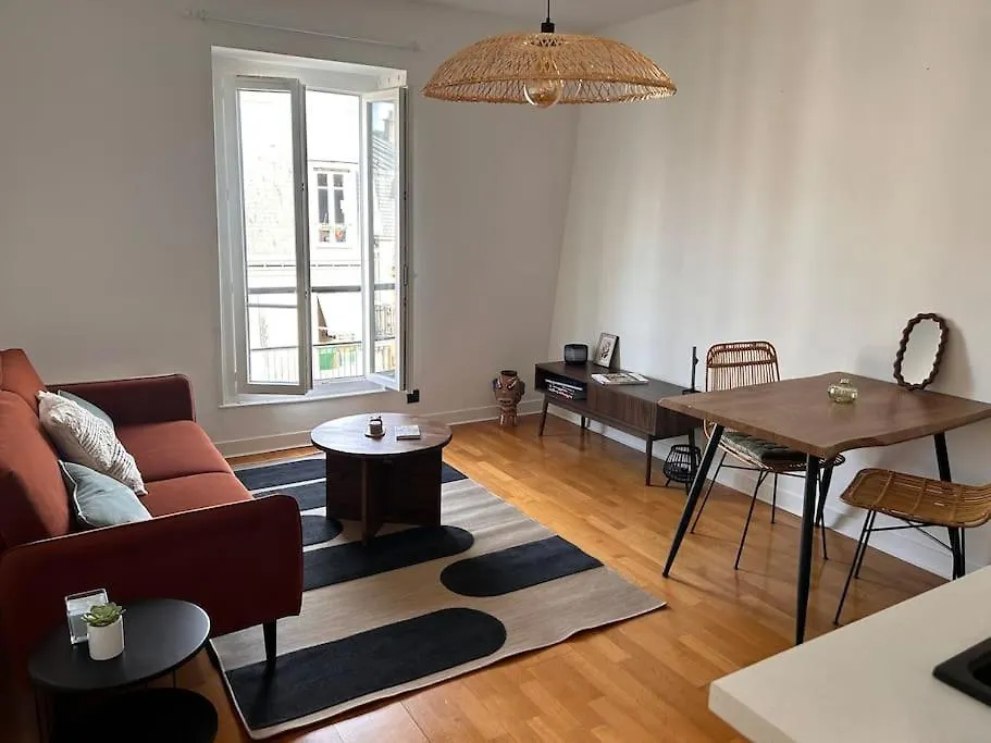 Renovated Flat Near Tour Eiffel Appartement Parijs