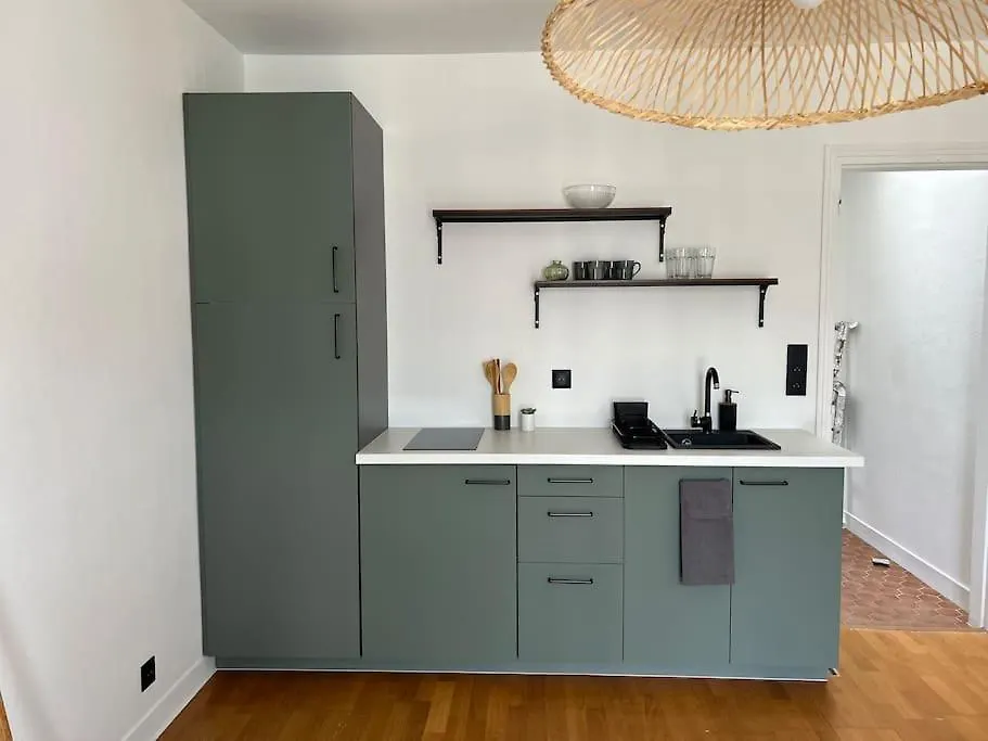 Renovated Flat Near Tour Eiffel Appartement Parijs