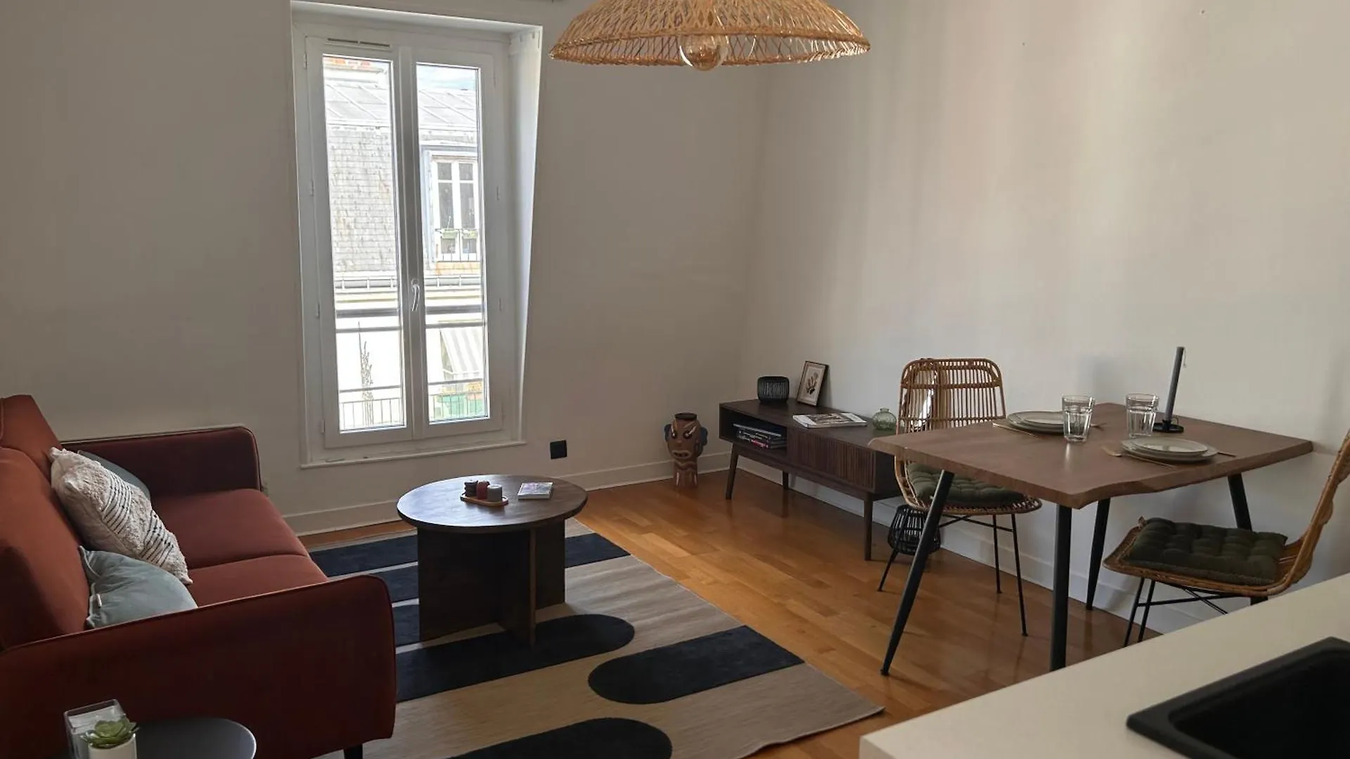 Renovated Flat Near Tour Eiffel Appartement Parijs